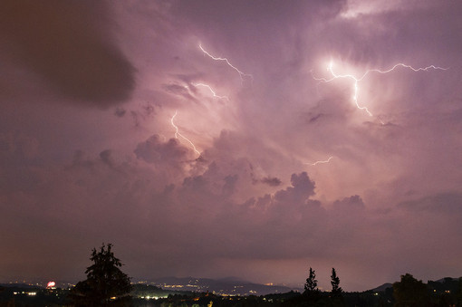 Meteo, il sole lascia spazio ai temporali. Rischio grandine Meteo, il sole lascia spazio ai temporali. Rischio grandine