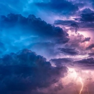 Il caldo torrido se ne va, ecco la pioggia. Il Centro Geofisico: «Dal pomeriggio forti temporali, occhio alla grandine»
