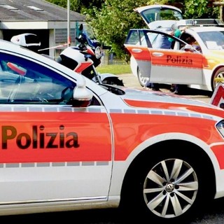 Cadavere trovato nell'atrio di un palazzo vicino a Lugano: la vittima è un italiano