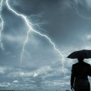 Allerta meteo della Protezione civile per il Varesotto: «Domenica possibili forti temporali»