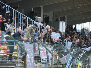 Tifosi grigi al Chinetti (foto Galbiati) Tifosi grigi al Chinetti (foto Galbiati)