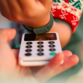 Lavoretti estivi e primi guadagni: dove mettere i risparmi dei teenager?