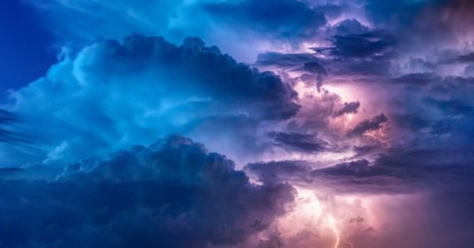 Il caldo torrido se ne va, ecco la pioggia. Il Centro Geofisico: «Dal pomeriggio forti temporali, occhio alla grandine»
