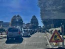 Lavori in corso in viale Aguggiari, chiusa una carreggiata e lunghe code