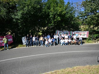 I tifosi del Puma Alessandro Covi sulla salita dei Ronchi