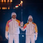 Tomba e Compagnoni ultimi tedofori a Milano