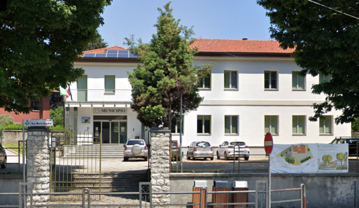 Il municipio di Travedona Monate Il municipio di Travedona Monate