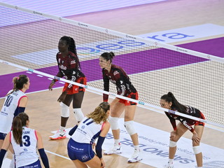 Scandicci-Uyba 3-1: alcune fasi del match (foto Lega Volley Femminile)