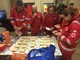 VIDEO e FOTO. Ecco la vera festa: una minestra e delle scarpe donate ai senzatetto dalla Croce Rossa
