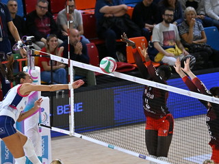 Scandicci-Uyba 3-1: alcune fasi del match (foto Lega Volley Femminile)