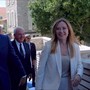 Italia-Francia, Macron accoglie Meloni al Museo Picasso di Antibes. E i turisti la salutano: "Giorgia, Giorgia"
