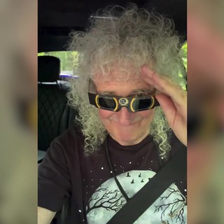 Brian May in Spagna a caccia dell'eclissi solare sulle note dei Pink Floyd