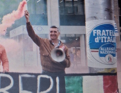 Valmori durante una manifestazione a Busto per i marò Valmori durante una manifestazione a Busto per i marò