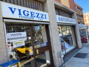 Ieri è stato l'ultimo giorno di vita per la Cartolibreria Vigezzi: al suo posto aprirà prestissimo un alimentari etnico con frutta e verdura fresche in arrivo dal mercato ortofrutticolo di Milano