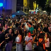 Via Como piena di giovani per il Varese Block Party