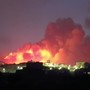 Agrigento, le fiamme avvolgono Santo Stefano Quisquina: decine di evacuati Agrigento, le fiamme avvolgono Santo Stefano Quisquina: decine di evacuati