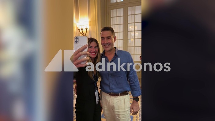 A Cernobbio è il Vannacci day tra foto e strette di mano. Gli organizzatori: "Siamo tra amici" A Cernobbio è il Vannacci day tra foto e strette di mano. Gli organizzatori: "Siamo tra amici"