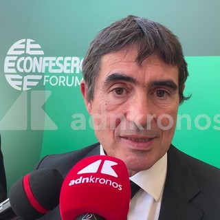 Confesercenti, Fratoianni: "Commercio di prossimità in crisi, rischio desertificazione città"