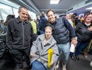 L'ultima volta di Giusy Biagioni con i suoi Mastini nel saluto ai tifosi alla fine della scorsa stagione: qui con il suo Sandro, che aspettiamo tutti lunedì sera al palaghiaccio, e capitan Vanetti L'ultima volta di Giusy Biagioni con i suoi Mastini nel saluto ai tifosi alla fine della scorsa stagione: qui con il suo Sandro, che aspettiamo tutti lunedì sera al palaghiaccio, e capitan Vanetti