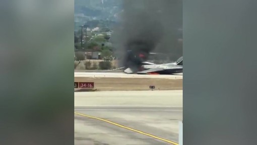 Grecia, caccia F-16 prende fuoco dopo atterraggio di emergenza a Zante