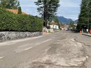 La situazione di viale Borri dopo i lavori: i rattoppi all'asfalto non avevano reso migliore la condizione della carreggiata, anzi