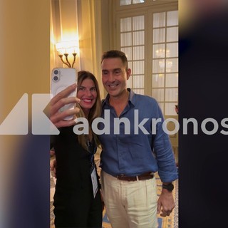A Cernobbio è il Vannacci day tra foto e strette di mano. Gli organizzatori: "Siamo tra amici"