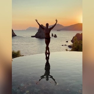 Roberto Bolle, l'incanto della danza al tramonto alle isole Li Galli