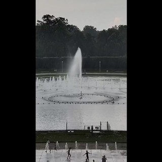 Fulmine colpisce una fontana in Polonia e... la manda ko