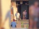 Degrado a Roma, le immagini del palazzo a Tor Sapienza dove si vendono droga e armi Degrado a Roma, le immagini del palazzo a Tor Sapienza dove si vendono droga e armi