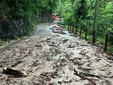 Lo smottamento sulla Provinciale per Vararo a Cittiglio (foto dalla pagina Facebook "Laveno Mombello e dintorni") Lo smottamento sulla Provinciale per Vararo a Cittiglio (foto dalla pagina Facebook "Laveno Mombello e dintorni")