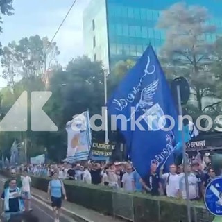 Lazio, migliaia di tifosi al corteo contro Lotito tra cori e bandiere