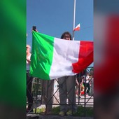 Bagno di folla per Meloni al raduno degli alpini Bagno di folla per Meloni al raduno degli alpini