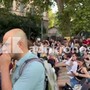 Cinema, piazza San Cosimato a Roma già strapiena per Roberto De Niro Cinema, piazza San Cosimato a Roma già strapiena per Roberto De Niro
