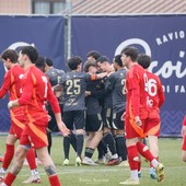 Gioia Varesina dopo l'1-0 di Caverzasi (Foto Scaringi - Varesina Calcio)
