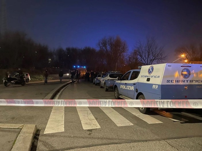 Milano, morto un 20enne: colpito in una sparatoria con la polizia