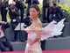 Venezia 83, Bianca Balti un angelo sul red carpet: il look con le ali incanta il Lido Venezia 83, Bianca Balti un angelo sul red carpet: il look con le ali incanta il Lido