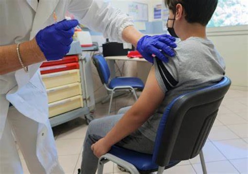 Vaccino anti-Covid pediatrico: la seconda dose si può posticipare