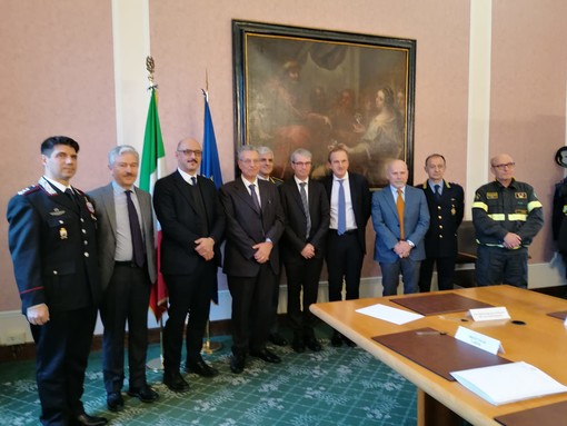 Il viceministro dell’Interno in tour per la provincia: «Varese è sicura. I furti sono in calo e sono in arrivo nuovi agenti»