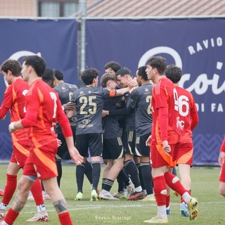 Gioia Varesina dopo l'1-0 di Caverzasi (Foto Scaringi - Varesina Calcio)