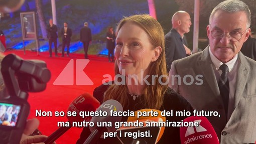Julianne Moore: "Quella volta che sul set non ho confessato di non saper guidare" Julianne Moore: "Quella volta che sul set non ho confessato di non saper guidare"