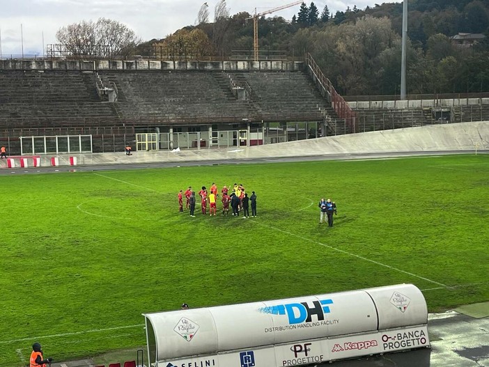 Varese solo in mezzo al campo e contestato dopo la quarta sconfitta nelle ultime cinque gare Varese solo in mezzo al campo e contestato dopo la quarta sconfitta nelle ultime cinque gare