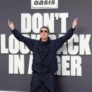 Oasis a Roma, Liam Gallagher scatenato sui social: le risposte (surreali) ai fan