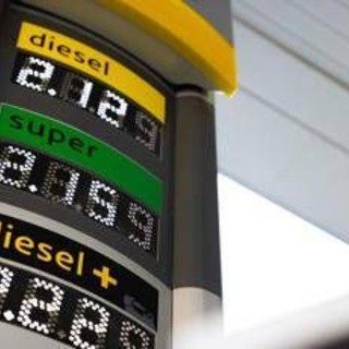 Carburanti, ecco 'corsa' dei prezzi in Europa: in Italia aumenti inferiori