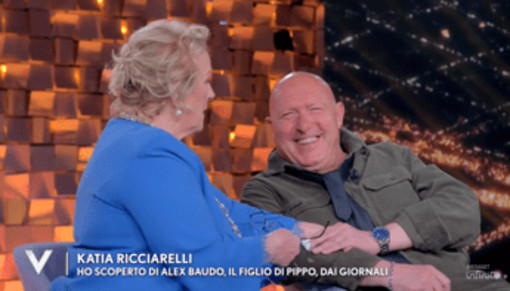 Alex Baudo, l'abbraccio con Katia Ricciarelli e il ricordo di papà Pippo: "Ho scoperto a 30 anni di essere suo figlio"