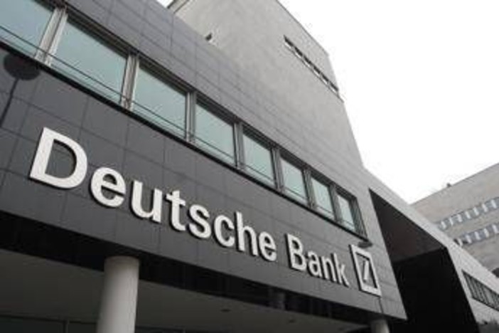 Deutsche Bank, perquisizioni a Francoforte e Berlino: indagini su riciclaggio Deutsche Bank, perquisizioni a Francoforte e Berlino: indagini su riciclaggio