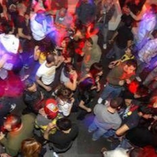 Milano, 19enne all'uscita discoteca denuncia: "Mi hanno violentata"