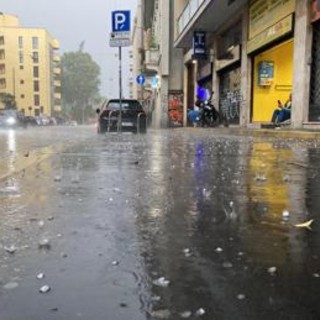 Tregua dal caldo record, inizia il maltempo estremo con temporali e grandine: come cambia il meteo Tregua dal caldo record, inizia il maltempo estremo con temporali e grandine: come cambia il meteo