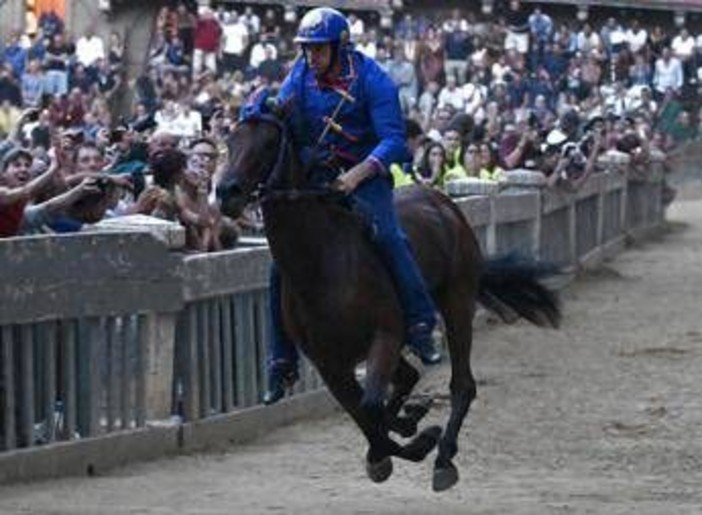Palio Siena, notte tranquilla in ospedale per Tittia: condizioni in miglioramento
