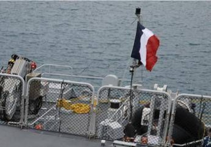 Francia intercetta petroliera russa al largo dell'Atlantico. Cremlino: "Atto di pirateria" Francia intercetta petroliera russa al largo dell'Atlantico. Cremlino: "Atto di pirateria"
