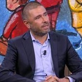 Di Battista in studio a DiMartedì: "Ho iniziato le terapie, il mio tumore è vulnerabile" Di Battista in studio a DiMartedì: "Ho iniziato le terapie, il mio tumore è vulnerabile"